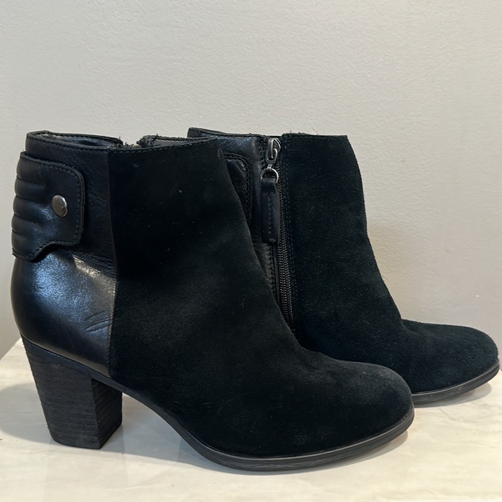 CLARKS Palma Rylie Black Suede Women's Ankle Booties Size 7.5 - Picture 8 of 10